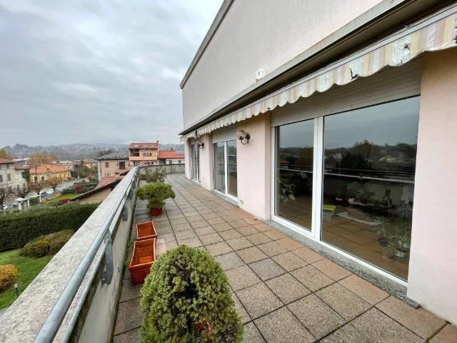 Attico in vendita a Villaggio Trieste, Cantù