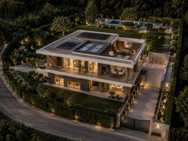 Villa Indipendente in vendita a Cantù, Lombardia