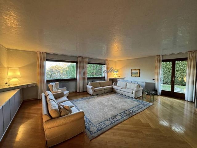 Villa Indipendente in vendita a Villaggio Trieste, Cantù