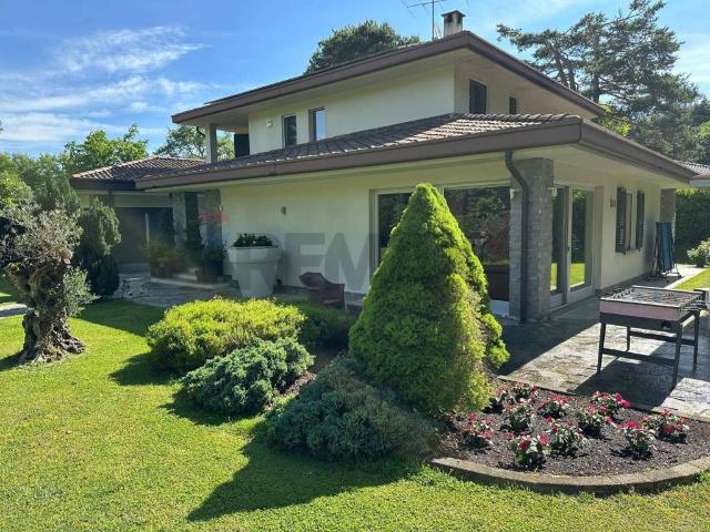 Villa Indipendente in vendita a Cantù, Lombardia