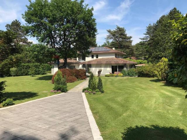 Villa Indipendente in vendita a Cantù, Lombardia