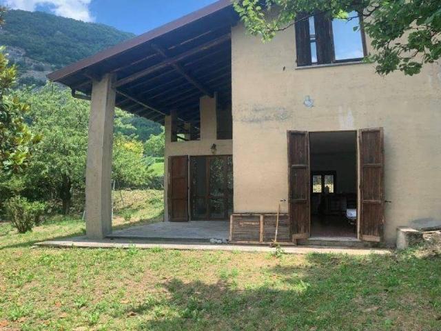 Villa Indipendente in vendita a Canzo, Lombardia