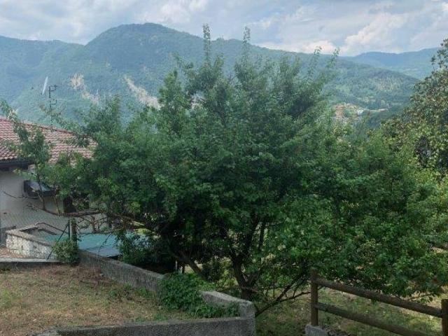 Villa Indipendente in vendita a Canzo, Lombardia