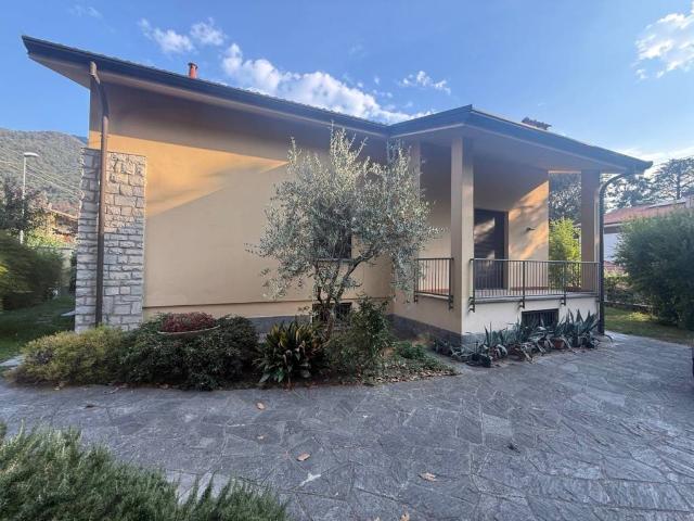 Villa Indipendente in vendita a Caravaggio, Canzo