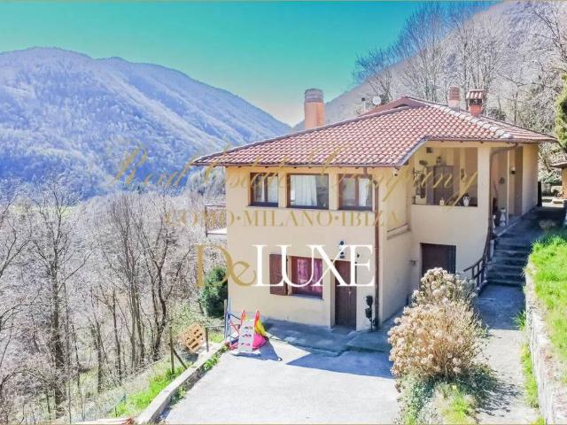 Villa Indipendente in vendita a Canzo, Lombardia