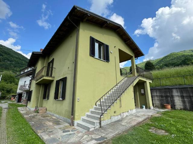 Villa Indipendente in vendita a Canzo, Lombardia