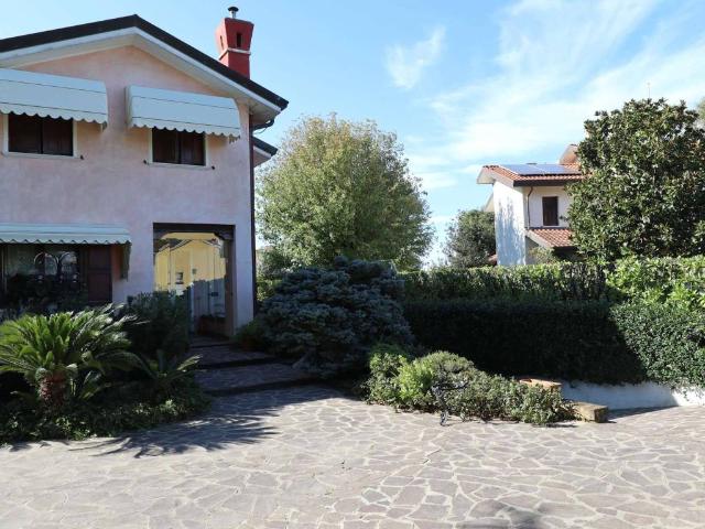 Villa Indipendente in vendita a Caorle, Veneto