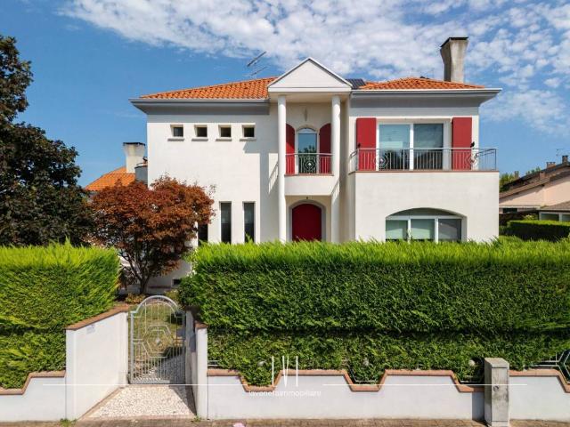 Villa Indipendente in vendita a Caorle, Venezia