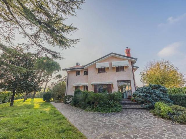 Villa Indipendente in vendita a Caorle, Venezia