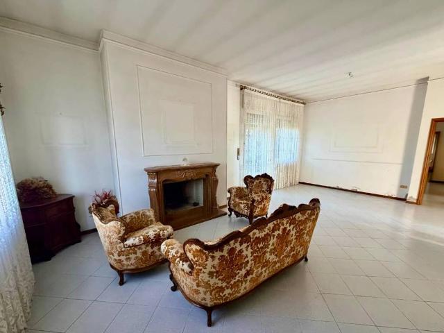 Villa Indipendente in vendita a Caorso, Reggio Emilia