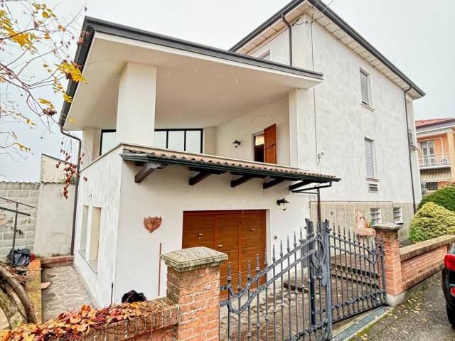 Villa Indipendente in vendita a Caorso, Piacenza