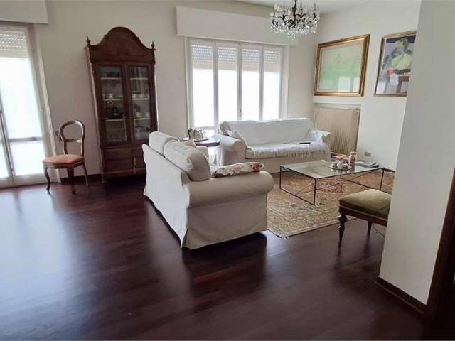 Villa Indipendente in vendita a Caorso, Piacenza