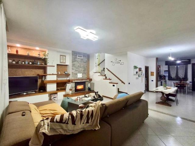 Villa Indipendente in vendita a Caorso, Reggio Emilia