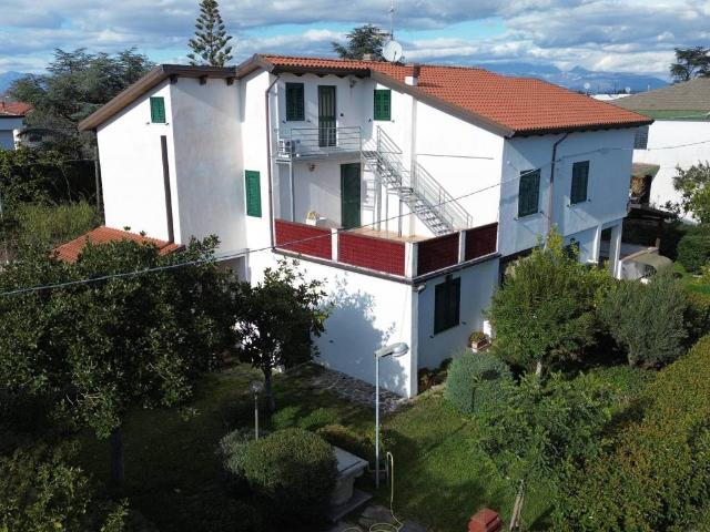 Villa Indipendente in vendita a Laura, Capaccio