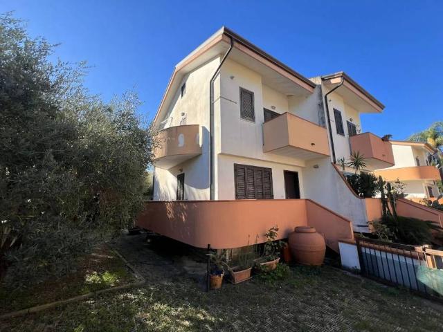 Villa Indipendente in vendita a Laura, Capaccio