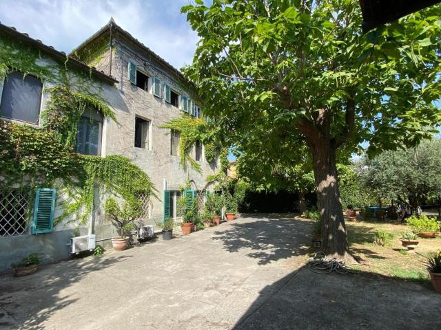 Villa Indipendente in vendita a Parezzana, Capannori