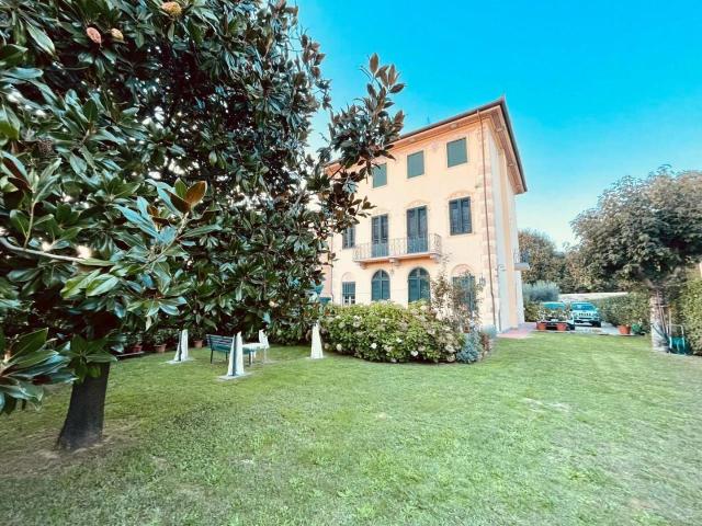Villa Indipendente in vendita a Capannori, Toscana