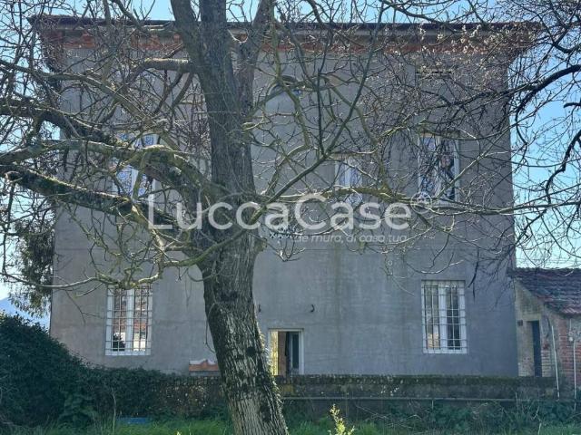 Villa Indipendente in vendita a Parezzana, Capannori