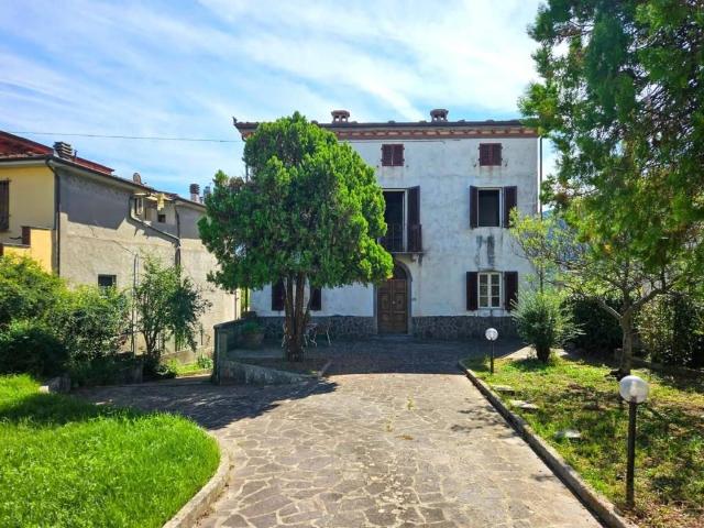 Villa Indipendente in vendita a Castelvecchio di Compito, Capannori