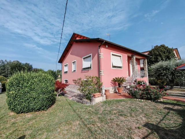 Villa Indipendente in vendita a Capannori, Toscana