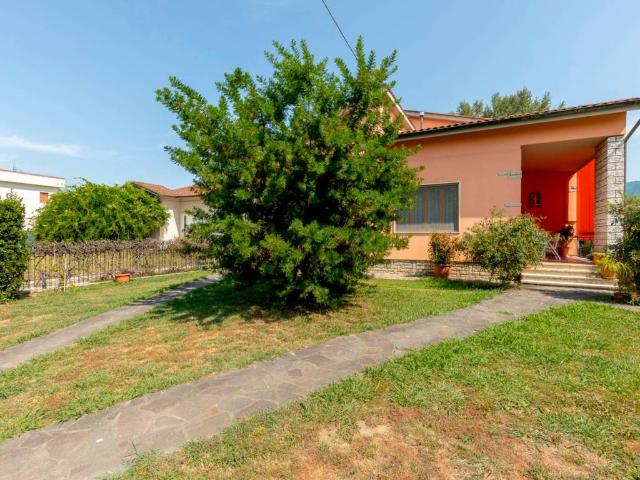 Villa Indipendente in vendita a Capannori, Toscana