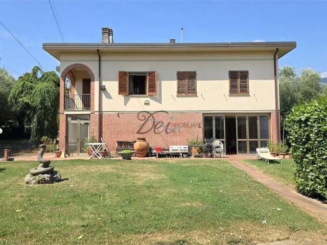 Villa Indipendente in vendita a Capannori, Toscana