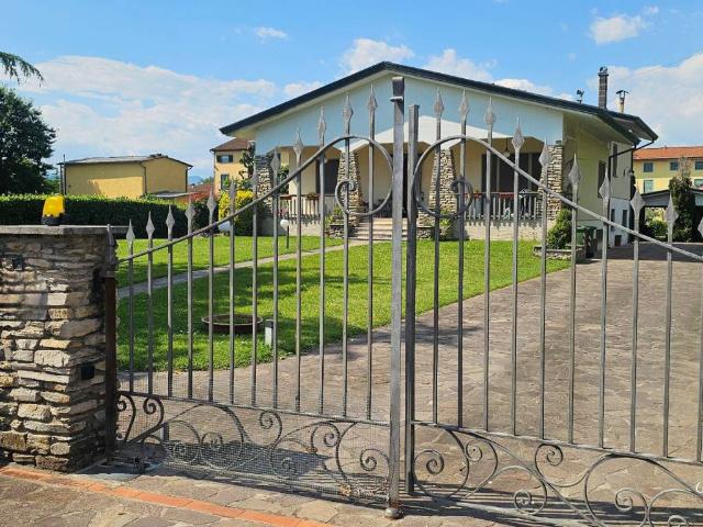 Villa Indipendente in vendita a Capannori, Toscana