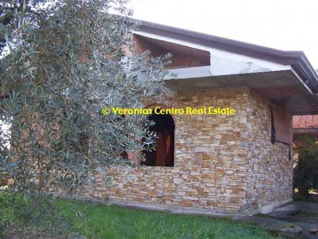 Villa Indipendente in vendita a San Colombano, Capannori
