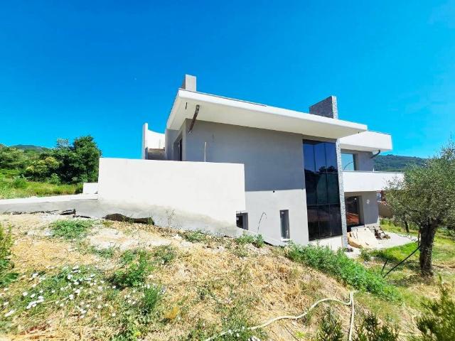 Villa Indipendente in vendita a Uzzano E Castello, Pistoia