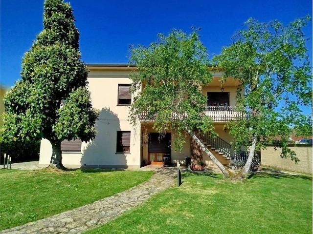 Villa Indipendente in vendita a Capannori, Toscana