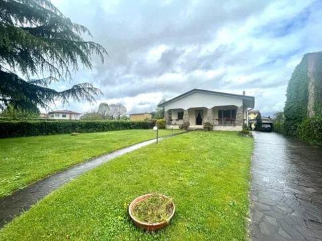 Villa Indipendente in vendita a Tassignano, Capannori