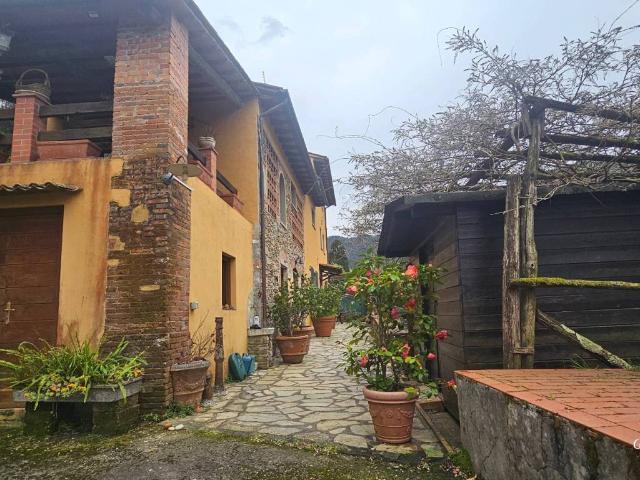 Villa Indipendente in vendita a Capannori, Toscana
