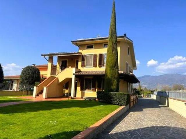 Villa Indipendente in vendita a Capannori, Toscana