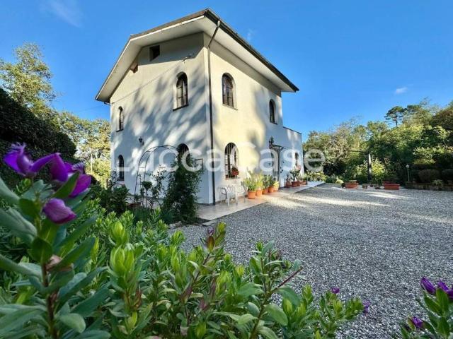 Villa Indipendente in vendita a Capannori, Toscana