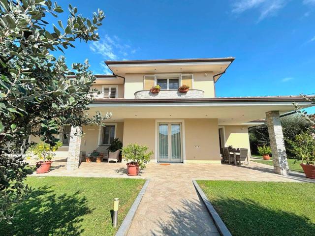 Villa Indipendente in vendita a Capannori, Toscana