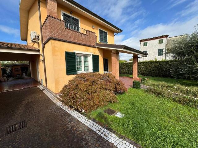 Villa Indipendente in vendita a Capannori, Toscana