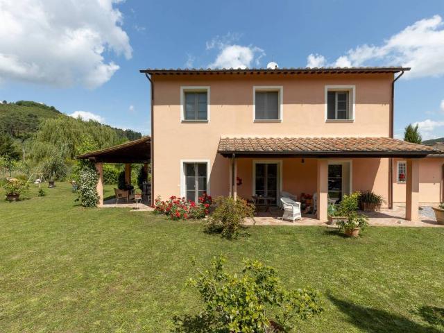 Villa Indipendente in vendita a Capannori, Toscana