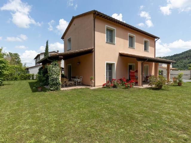 Villa Indipendente in vendita a Capannori, Toscana