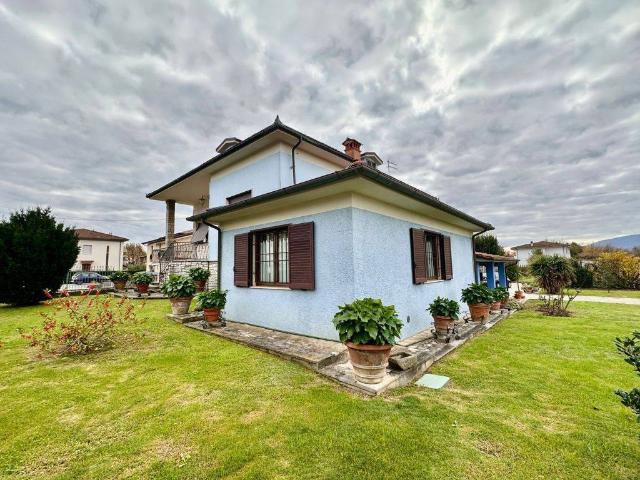 Villa Indipendente in vendita a Capannori, Toscana