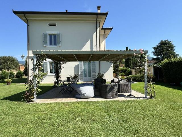 Villa Indipendente in vendita a Camigliano, Capannori