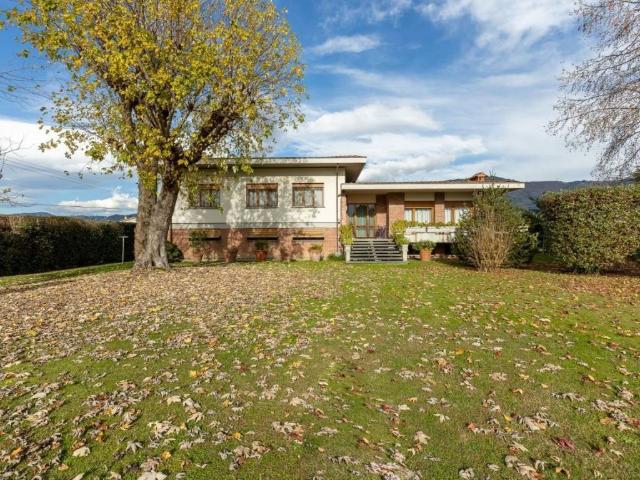 Villa Indipendente in vendita a Capannori, Toscana