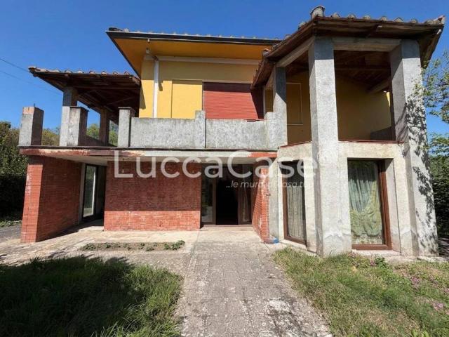 Villa Indipendente in vendita a Parezzana, Capannori