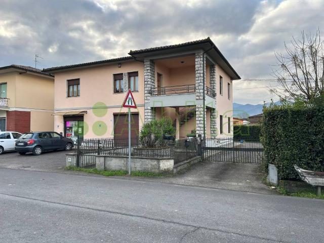 Villa Indipendente in vendita a Capannori, Toscana