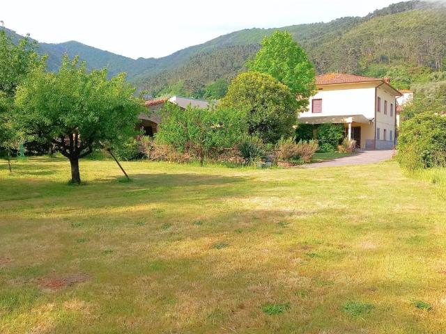 Villa Indipendente in vendita a Capannori, Toscana