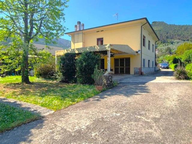 Villa Indipendente in vendita a Capannori, Toscana