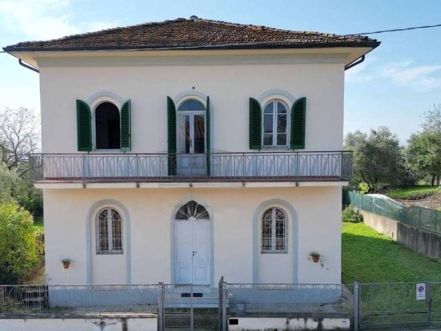 Villa Indipendente in vendita a Tofori, Capannori