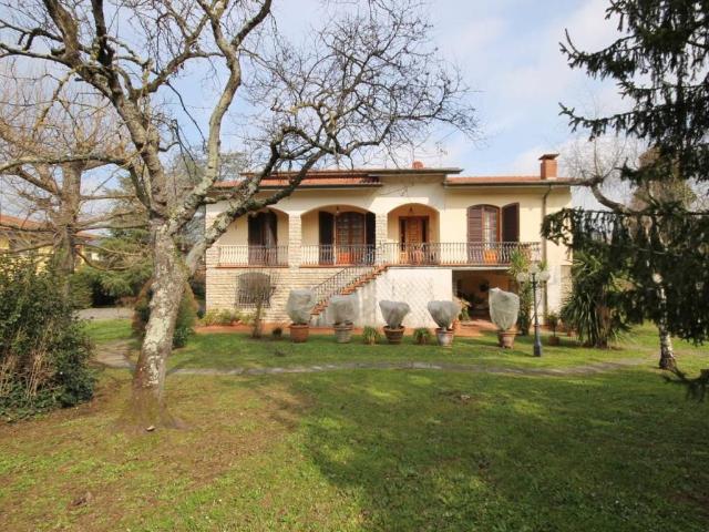 Villa Indipendente in vendita a Capannori, Toscana