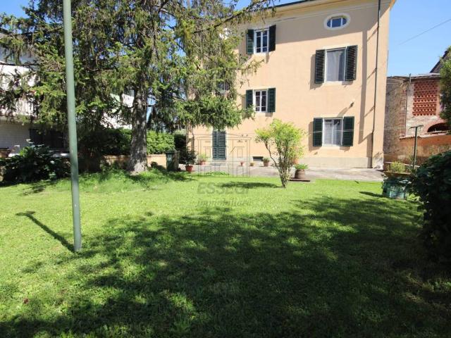 Villa Indipendente in vendita a Parezzana, Capannori