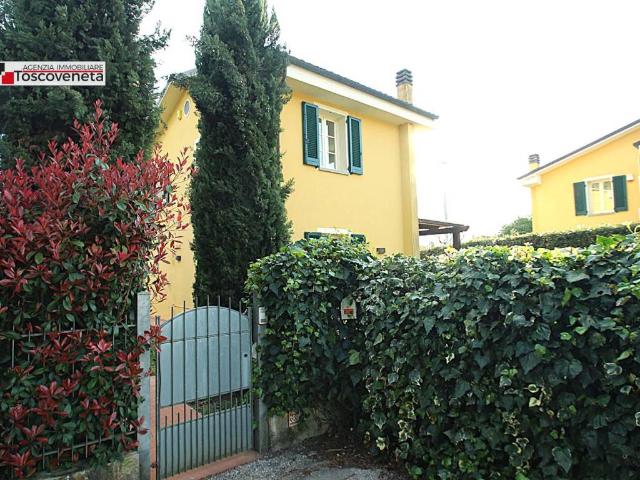 Villa Indipendente in vendita a Capannori, Toscana