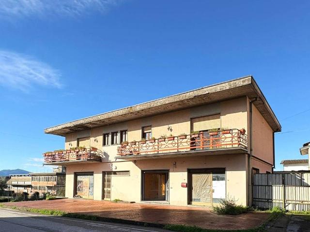 Villa Indipendente in vendita a Capannori, Toscana